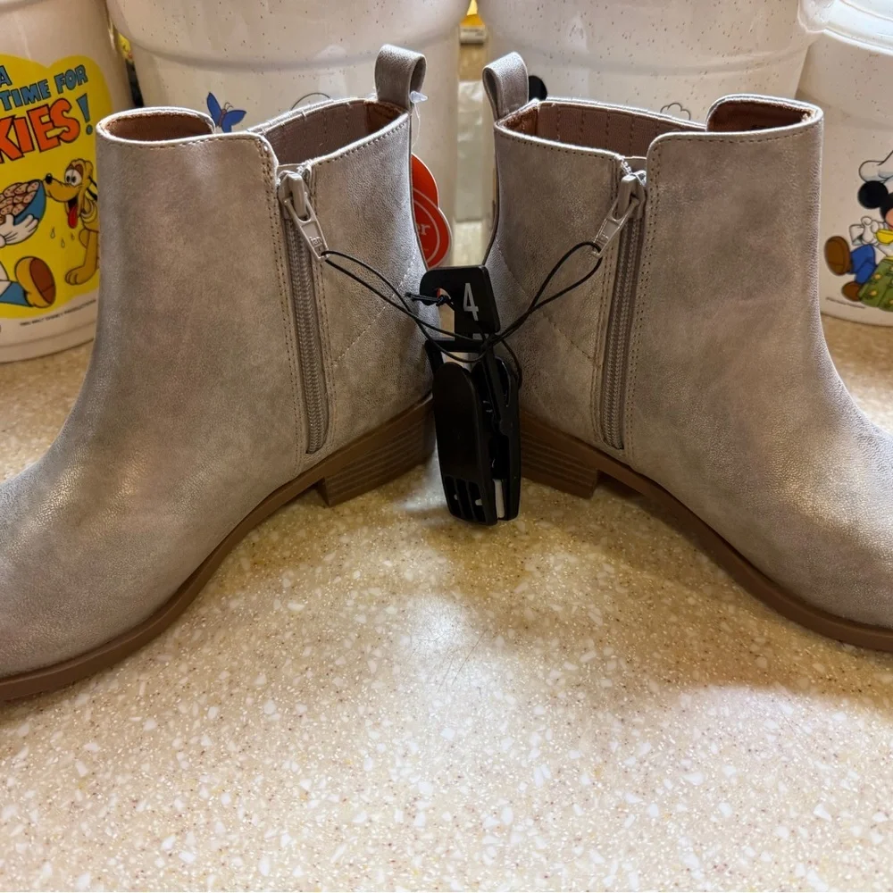 Youth Sz 5 Ankle Boots Side Zip Silver Toupee Shoes Wonder Nation Brand New